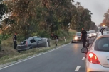 PAKAO KOD SLANKAMENA! Automobil potpuno smrskan u saobraćajnoj nesreći - jedna osoba poginula!