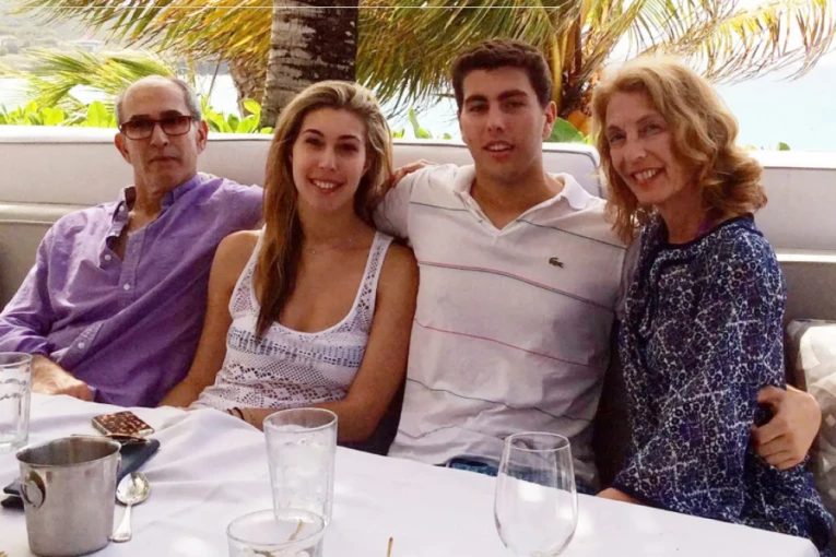 Tragedija u porodici BIVŠEG SUDIJE! Sin ubio majku pa se NAG bacio sa zgrade!