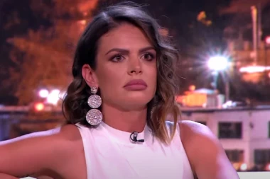 OD OVOGA KRVARE UŠI! Rialda zapevala na veselju, ljudi zgranuti zbog načina na koji je izvela OVU PESMU! (VIDEO)