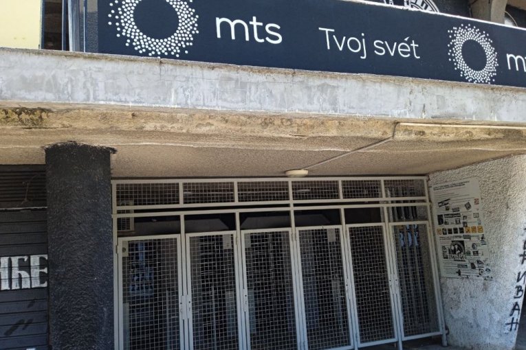 Stadion Partizana se raspada