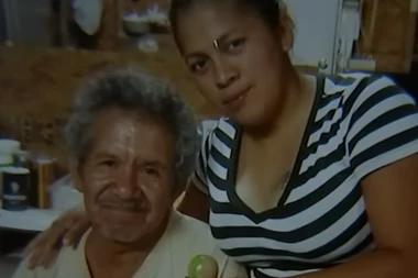 HOROR! Sedam pasa RASTRGLO PENZIONERA na trotoaru! Vlasnik optužen za ubistvo, a evo i kolika mu ROBIJA preti!