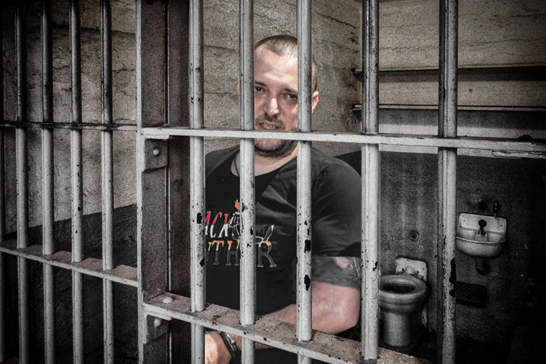 OVAKO IZGLEDA ZATVORSKI DAN ZORANA MARJANOVIĆA: Ćerka mu dolazi svakodnevno u posetu u CZ - evo o čemu pričaju!