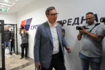 VUČIĆ STIGAO U CENTRALU STRANKE: Uskoro počinje sednica SNS