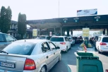 STRAVIČNE GUŽVE NA GRANIČNIM PRELAZIMA, VOZILA STOJE KAO UKOPANA! Na Gradini kamioni čekaju i do DEVET sati!