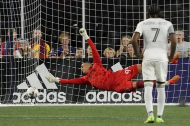 DVA LICA SRBA U AMERICI: Petrović odbranio penal Insinjeu, Joveljić promašio jedanaesterac (VIDEO/FOTO GALERIJA)