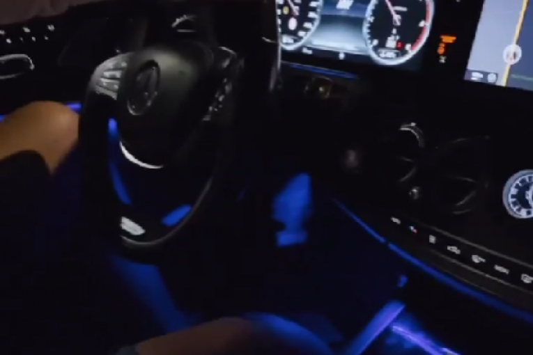 Dalila Dragojević i novi dečko se voze 