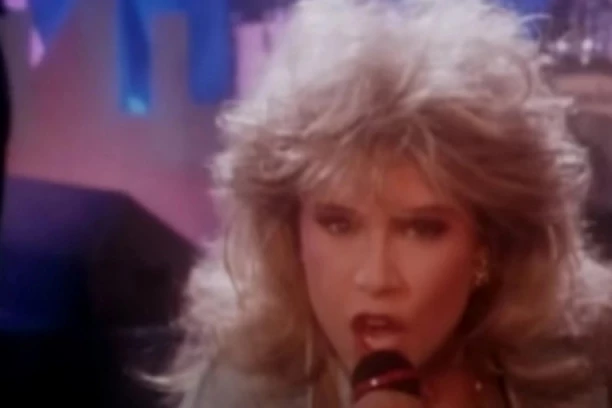 Da li se sećate Samante Foks? Nekadašnja fatalna lepotica je mislila da ima tumor, a evo kako izgleda nakon nedavne operacije! (FOTO)