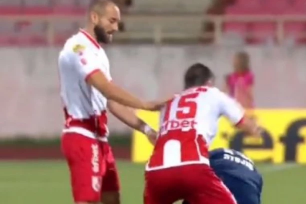 Skandal u Nišu: Kapiten Radničkog pesnicom s leđa udario fudbalera TSC-a! (VIDEO)