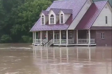 NEMA SPASA! Neviđene poplave u Kentakiju odnele 28 života! (VIDEO)
