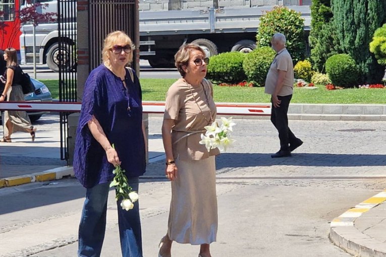 Ceca Bojković na sahrani Branka Cvejića