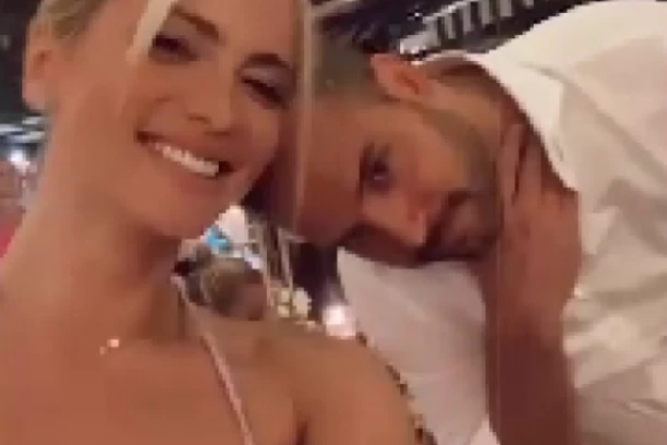 ŠTA ĆE REĆI PRIJA NA OVO? Milica Pavlović se motala oko Živojinovića, pevala mu na uvce ljubavnu pesmu, pa se uvijala oko njega kao zmija! (VIDEO)