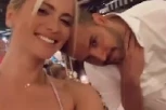 ŠTA ĆE REĆI PRIJA NA OVO? Milica Pavlović se motala oko Živojinovića, pevala mu na uvce ljubavnu pesmu, pa se uvijala oko njega kao zmija! (VIDEO)
