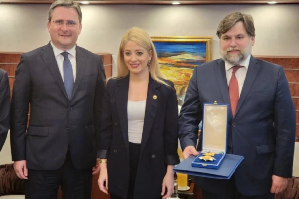 Predsednik Republike Kipar odlikovao ambasadora Marka Blagojevića