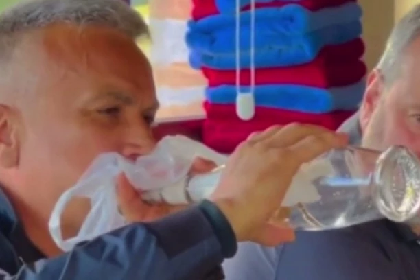 Srbin od glave do pete! Srđan Đoković ustima IZVADIO pampur iz flaše sa rakijom! (VIDEO)