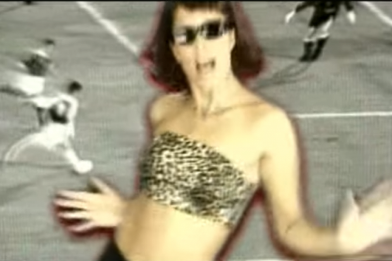 Ksenija Pajčin u spotu za pesmu "Sviđa mi se on"