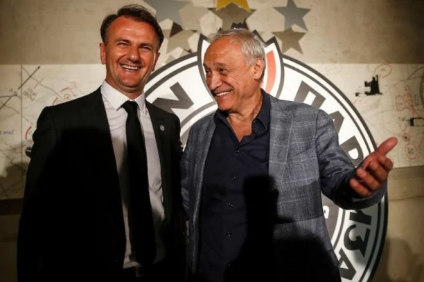 GROBARI REKLI SVOJE: Ostoja Mijailović ŽESTOKO porazio Milorada Vučelića! (FOTO)