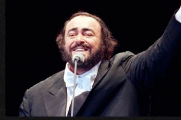 POSTHUMNO PRIZNANJE ZA SLAVNOG TENORA:  Pavarioti dobija zvezdu  na čuvenoj Stazi slavnih