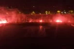 Delije priredile spektakl: Veliki dres na centru Marakane, bakljada i poruka svima koji dolaze na Pjunik! (VIDEO)