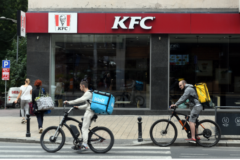 KO ČEKA, KFC NE DOČEKA: Poznati lanac restorana ozbiljno potcenjuje mušterije
