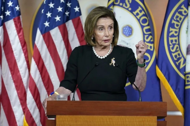 POL PELOSI ZAVRŠIO U BOLNICI: Napad u kući američke političarke u San Francisku - istina izašla na videlo (FOTO)