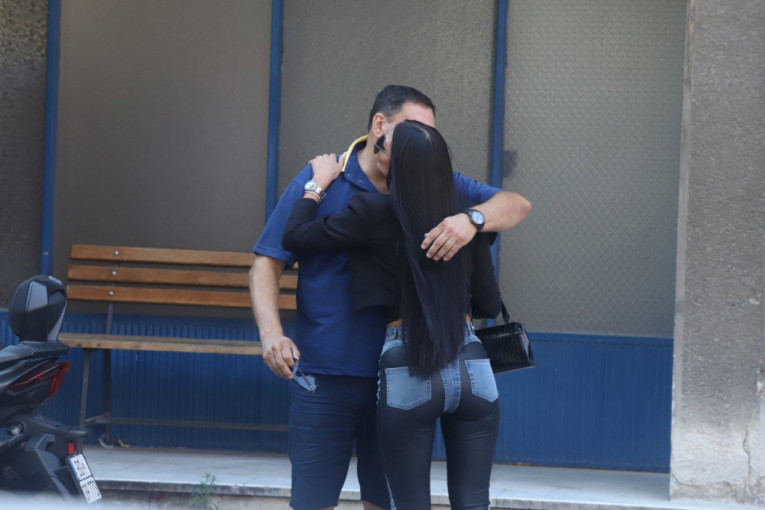 Maja Marinković nakon sasluašanja poletela ocu u zagrljaj