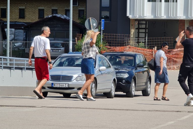 Kulići ispred bolnice u Nišu