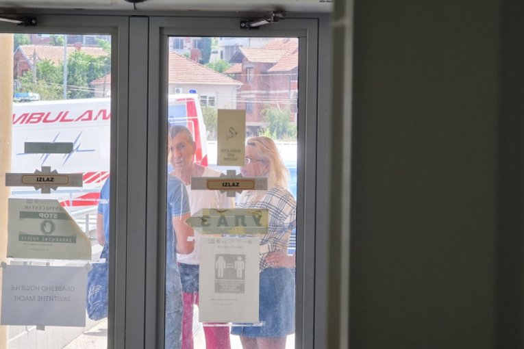 Marija i Siniša Kulić ispred KC Niš