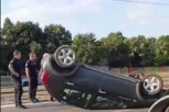 STRAVIČNA NESREĆA NA NOVOM BEOGRADU! Automobil se prevrnuo na KROV! (VIDEO)