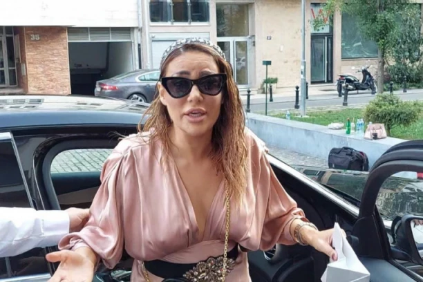 KONAČNO ĆE SRBIJA SAZNATI KO JE ON: Nikolićeva popljuvala Rastu za sve pare, a mnogi sumnjaju da je poludela zbog OVE KOLEGINICE! (FOTO)