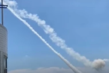 OZBILJNO UPOZORENJE I ČVRSTO SREDSTVO ODVRAĆANJA: Vojne vežbe Kine sa bojevom municijom oko Tajvana (VIDEO)