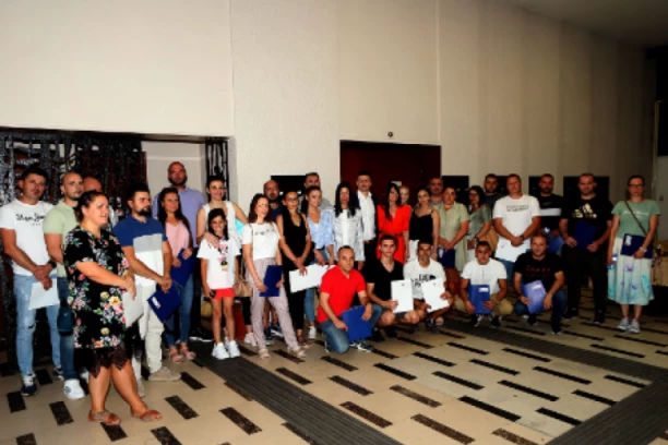 VELIKA VEST ZA GRAĐANE SMEDEREVA: Potpisano 29 ugovora za samozapošljavanje i novo zapošljavanje!