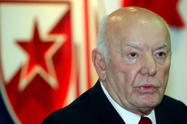 OVO JE BIO NAJGORI PERIOD U KARIJERI DEN TANE: Došao u Zvezdu, pa dobio šaljivu pesmu koja se i danas pamti! (VIDEO)