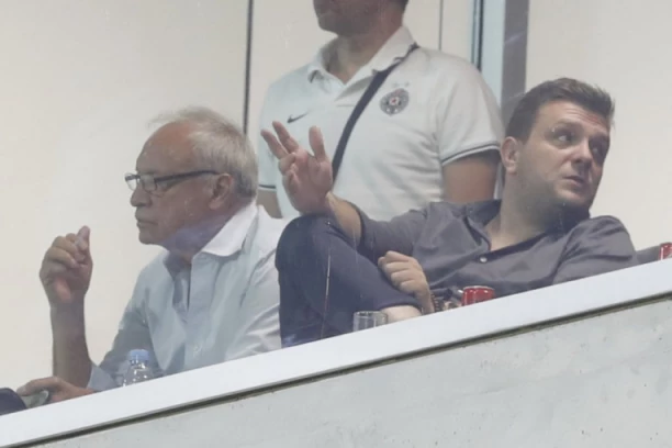 Da li su vama u Partizanu, avgusta 2022. godine, svrake mozak popile?