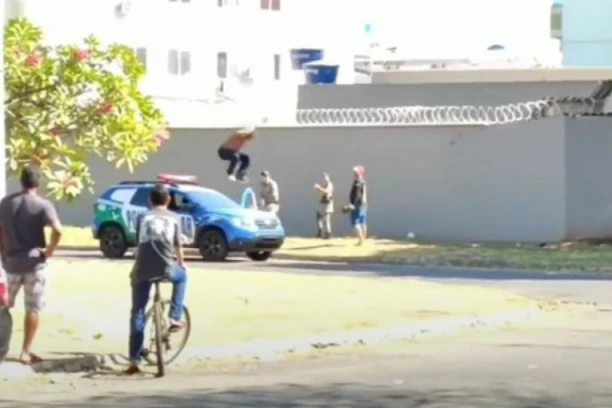 UBILI GA NASRED ULICE: MMA borac divljao i prebijao ljude, policija ga UPUCALA! (VIDEO)