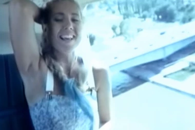 Pre nego što je postala ZVEZDA, bila je BEBISITERKA! Lepa Brena u mladosti je čuvala DEVOJČICU - iznenadićete se kad čujete KO JE ONA DANAS!