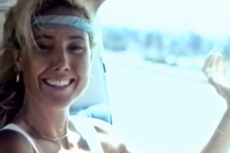 Lepa Brena na početku karijere