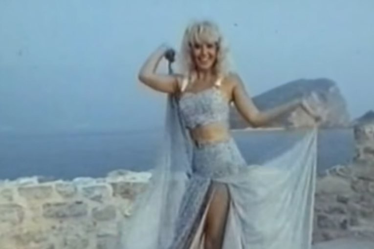 Lepa Brena na početku karijere