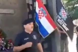 SRAMOTA! Bivši ratni komndant skandirao "Za dom spremni" u Kninu, ostali oduševljeno tapšali! (VIDEO)