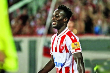 BOMBASTIK-FANTASTIK! Golčina Bukarija, volej u stilu Zidana! (VIDEO)