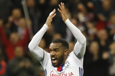 Savršen povratak Generala kući: Gol i asistencija kapitena Lakazeta u pobedi Liona nad Ajačiom na otvaranju sezone u Ligi 1 (VIDEO/FOTO)