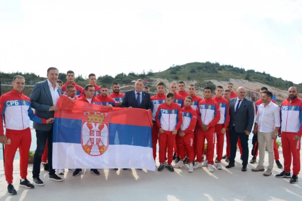 Boksere Srbije na Jahorini posetio Dodik!
