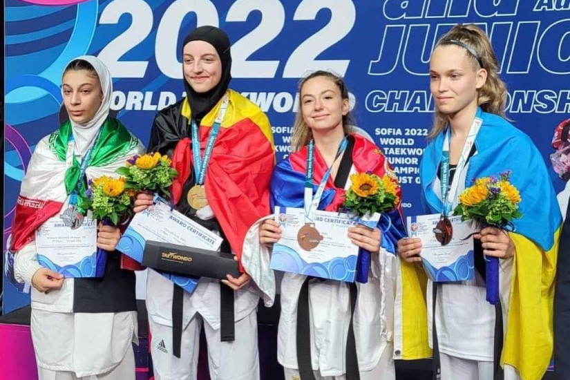 Ela Marić sa ostalim osvajačicama medalja