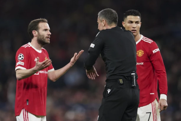 ŠTA LI SE NJEMU DOGODILO? Huan Mata poptuno neprepoznatljiv - navijači su ostali u šoku! (FOTO)