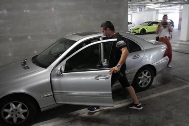 Bebica IZLETEO iz Urgentnog! Progovorio o MIljaninom stanju! (VIDEO)