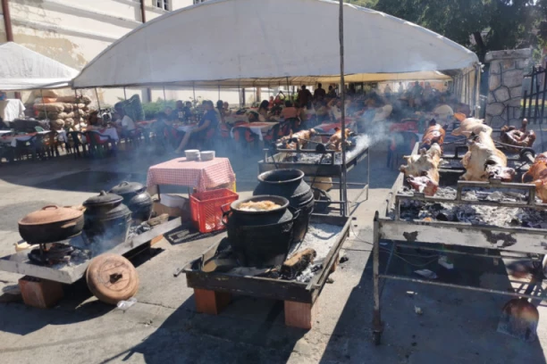 AFRIČKU KUGU JURE I PO VAŠARIMA: Veterinarska inspekcija pojačala kontrolu ispravnosti mesa na manifestacijama