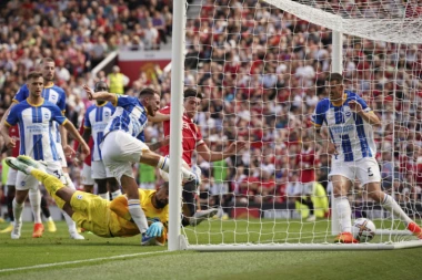 SEZONA NOVA, PRIČA STARA! Brajton osvojio Old Traford, ni Ten Hag ne pomaže tužnom Junajtedu! (VIDEO)