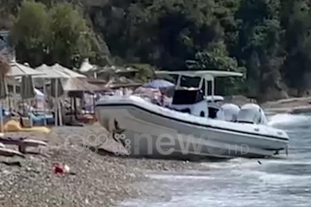 TUŽNE SLIKE SA PLAŽE U ALBANIJI! Lutka čeka devojčicu koju je policajac ubio gliserom!