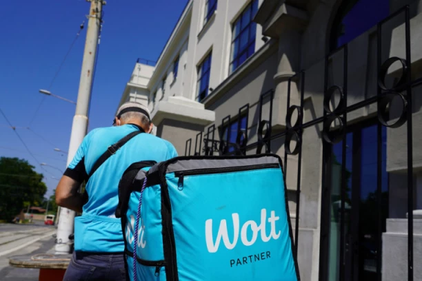 KREĆE ČEŠLJANJE WOLTA! Inspekcija kuca na vrata zbog neumesnih poruka dostavljača mušteriji!