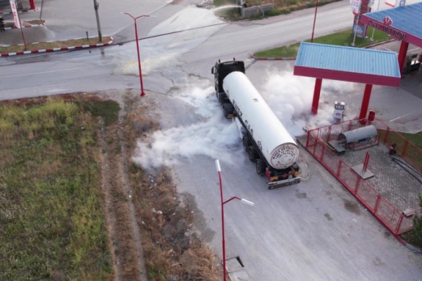 ZAUSTAVLJENO CURENJE GASA KOD ČAČKA! Popravljena oštećena cev, evakuisani građani vratili se svojim kućama!