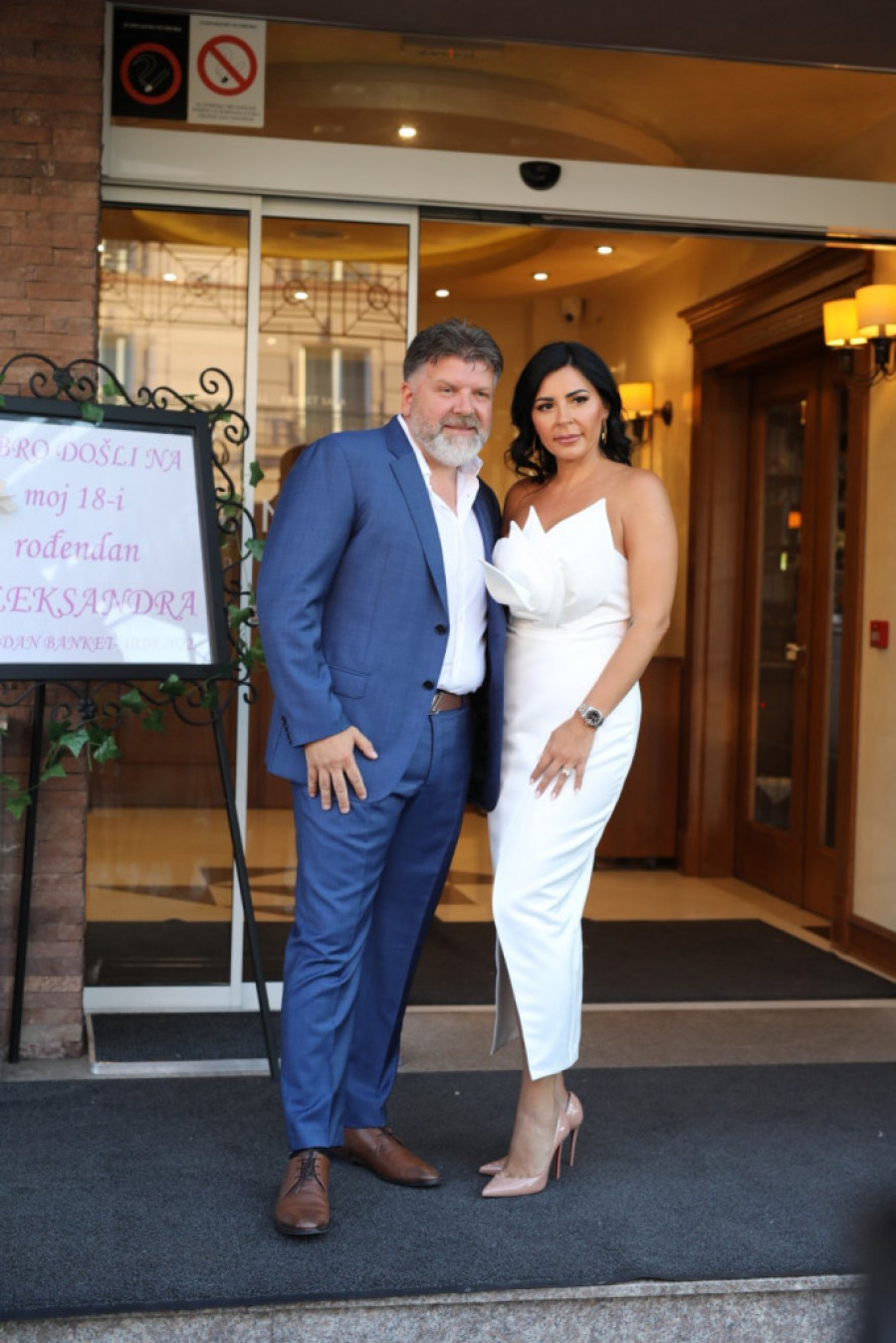 ZBOG "ZEMUNSKOG KLANA" POBEGAO IZ ZEMLJE, A DANAS JE SLETEO U SRBIJU: Da li se sećate OVOG pevača, niko ga nije prepoznao! (VIDEO)